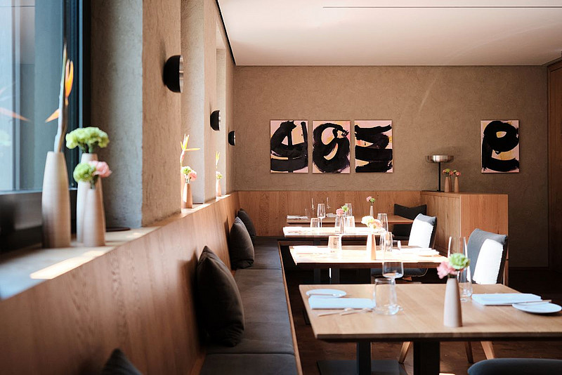 Restaurant_1789 mit Kunst von Sabine Tress | Foto: Julian_Beekmann